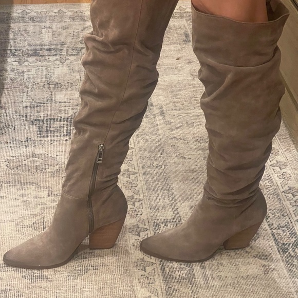 CHARLES BY CHARLES DAVID Noelle Over-The-Knee Slouch Boots size 9 beige - Picture 16 of 16